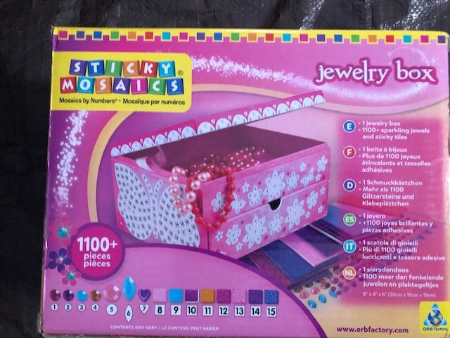 Jewelry kit Sticky Mosaics (Brand New) in Toys & Games in Sudbury - Image 2