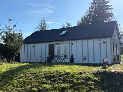 We have our suite available from now to may,15th. If interested let me know. Cheers Brian
