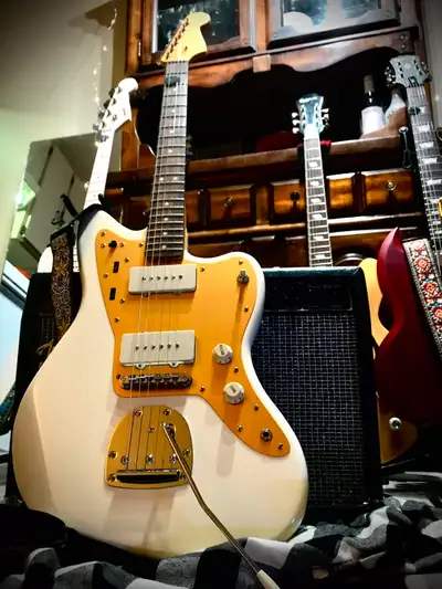 Squier J Mascis Jazzmaster, Voir plus