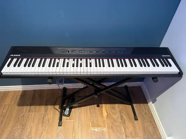 Piano Alesis in Pianos & Keyboards in Laval / North Shore - Image 2
