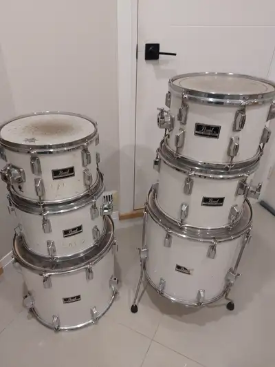 6pcs Pearl Export drum shells.Drums only 12''x2, 13''x2, 16''x2., View more
