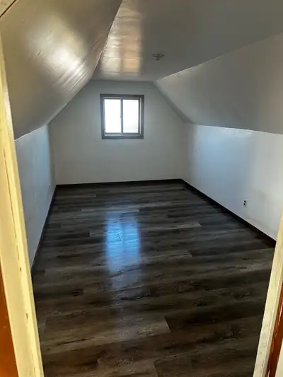 The Farmhouse features 2 spacious bedrooms, 2 well-maintained bathrooms, a comfortable living room,...