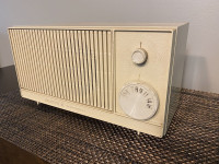 Zenith Plastic Radio, antique