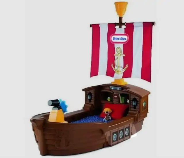 lit bateau pirate  transition in Beds & Mattresses in Sherbrooke - Image 2