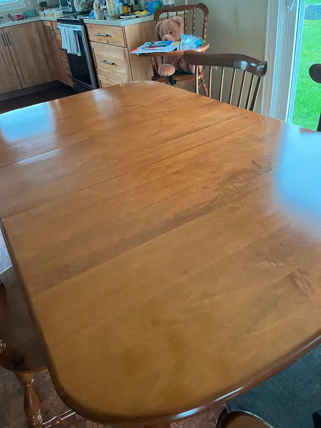 Vilas rock maple dining table and six chairs in Dining Tables & Sets in Moncton - Image 5