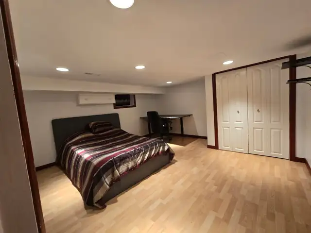 Private Furnished Room & Bath – Quiet Bayview/Eglinton Home in Room Rentals & Roommates in City of Toronto - Image 2