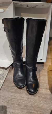 Women's black leather boots 