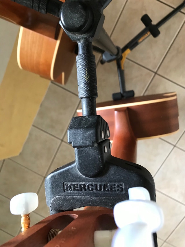 Hercules Triple guitar stand Guitars Ottawa Kijiji