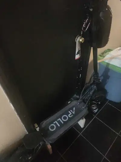 Je vends mon scooter électrique Apollo, un moyen de transport écologique et pratique. Bien qu'il ait...