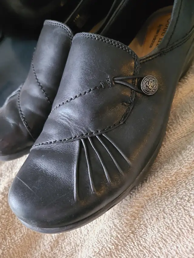 Cobb Hill black leather shoes - women size 11 in Women's - Shoes in Mississauga / Peel Region - Image 3