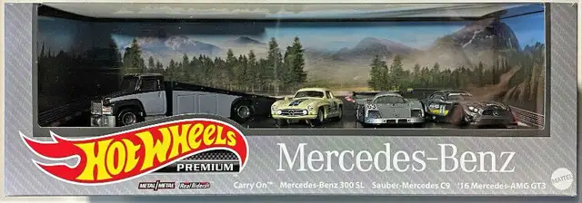 Hot Wheels Premium MERCEDES BENZ Box SET Diorama in Toys & Games in Mississauga / Peel Region - Image 3