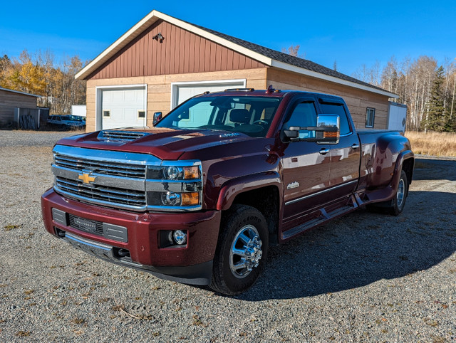 Chevrolet Silverado 3500 HD dually High Country 2017 dans Autos et camions  à Rouyn-Noranda - Image 3