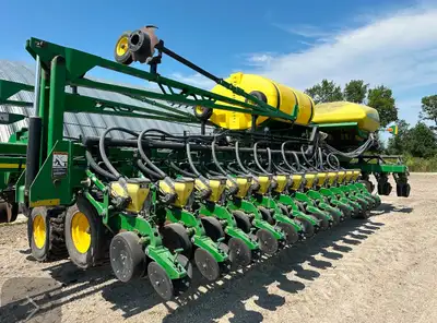 2008 John Deere DB60 Planter 60 ft | 36 rows | 20" spacing Always shedded, original paint, well main...