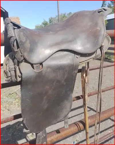 Army Saddle.  Original steel stirrups.  Original leather cinch. in Equestrian & Livestock Accessories in Lloydminster - Image 2