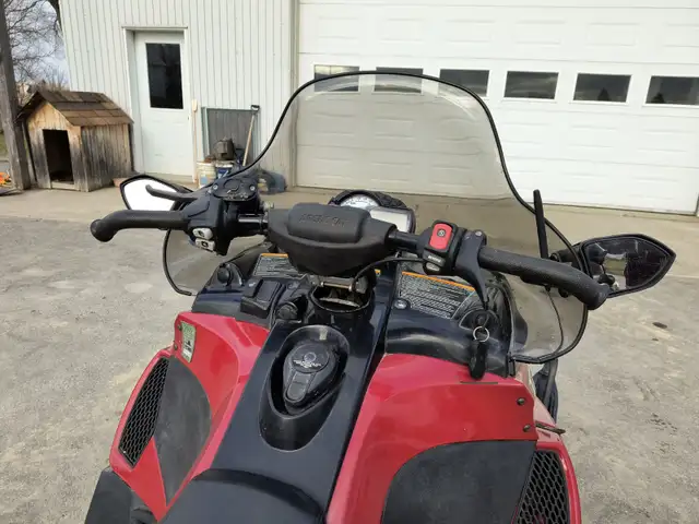 MOTONEIGE ARTIC CAT TZ1 LXR GRAND TOURING 4 TEMPS in Snowmobiles in Trois-Rivières - Image 6