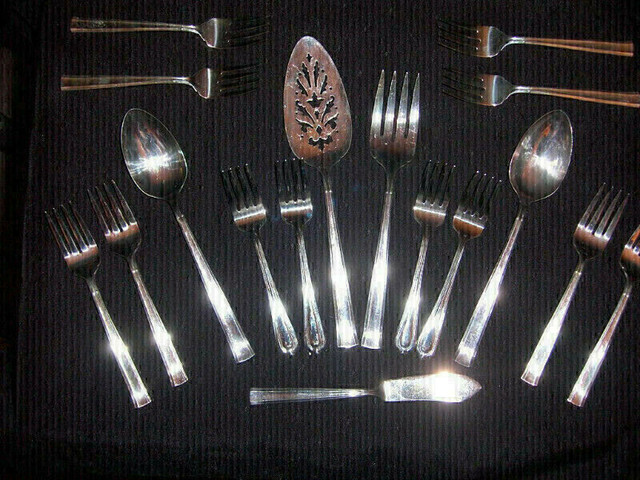 Oneida Silver Plated Pieces in Kitchen & Dining Wares in City of Halifax