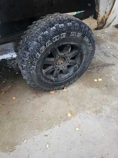 I am selling a set of four 18-inch Moto Metal rims with an 8 x 180 bolt pattern, suitable for variou...