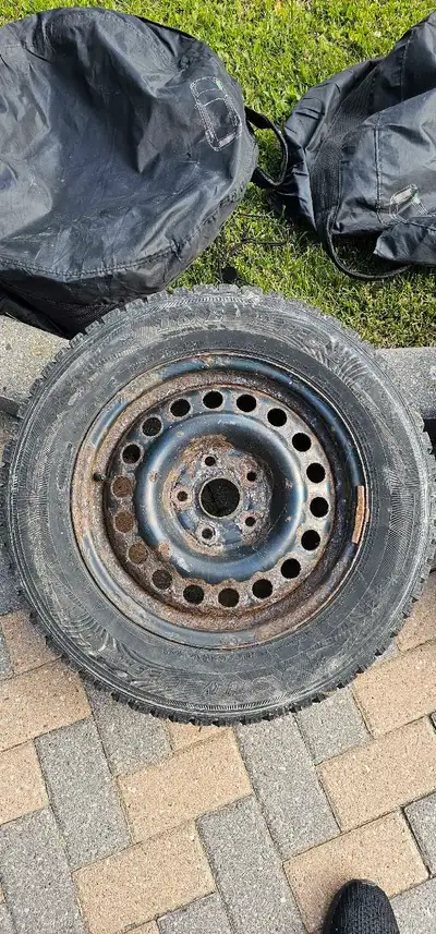 195/65R15 A set of four 15" sumitomo ice edge winter tires on steelies. These came off a 2021 jetta...