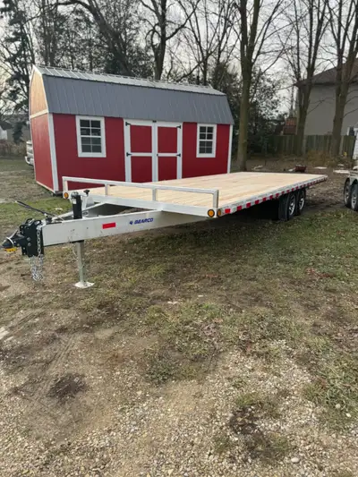102"×22' Bearco Aluminum Deckover in stock and ready to go. Specs: -Payload 8,900 -Empty weight 2,35...