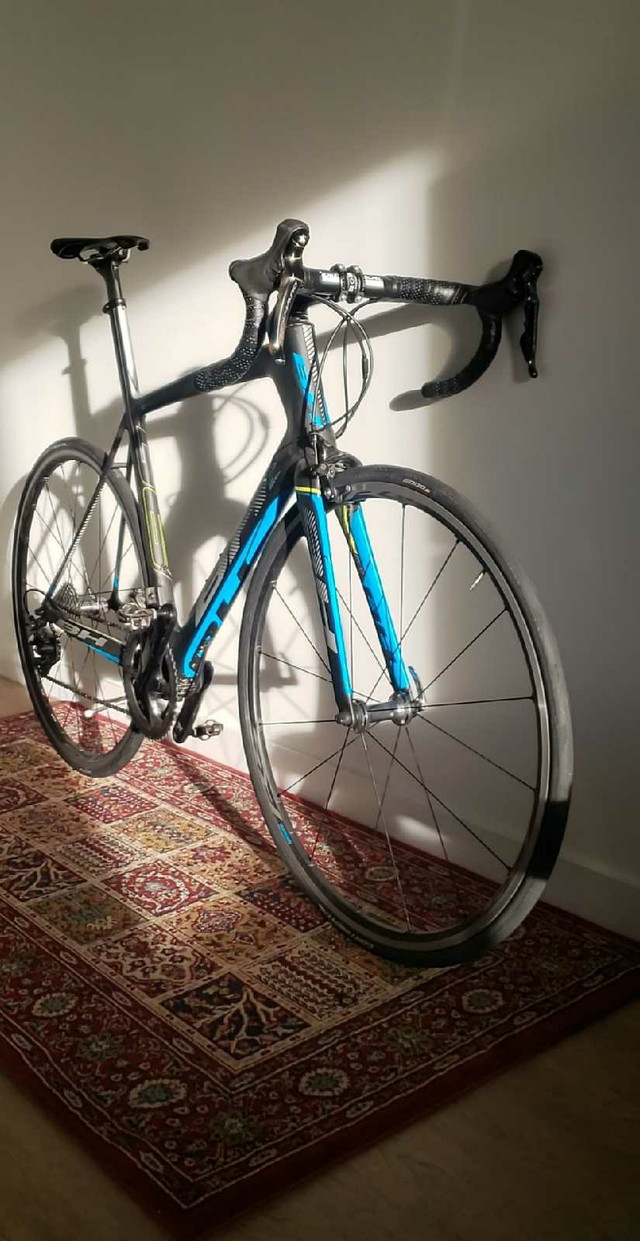58 cm BH G6 PRO 2018 Carbon fiber road bike dura ace in Road in Vancouver