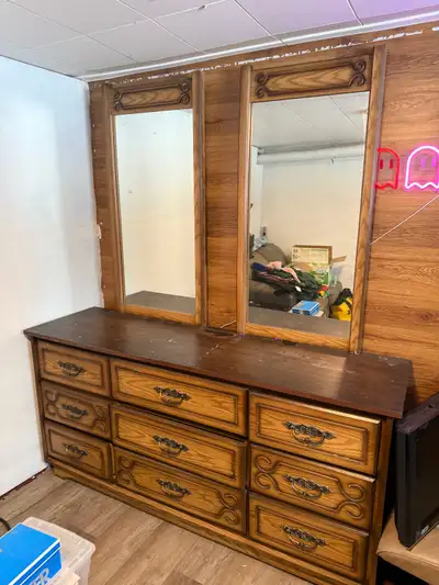 Will have the mirrors taken off before pickup but you will need help as it’s downstairs in my house...