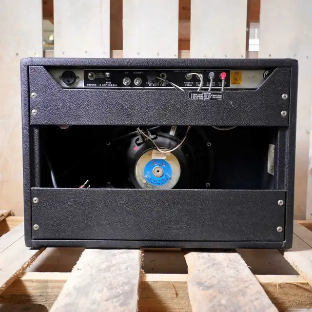 1970's Fender Deluxe Reverb Tube Guitar Combo Amp in Amps & Pedals in City of Toronto - Image 5