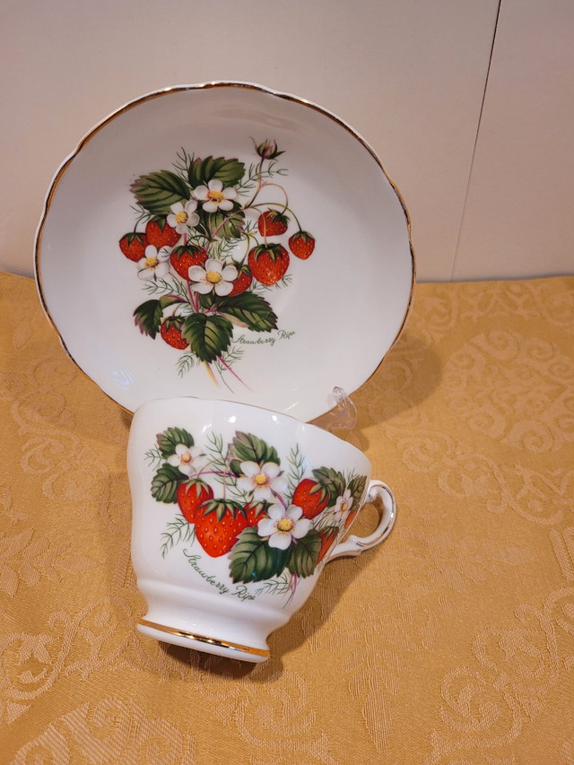 Teacup and saucer, bone china, England in Kitchen & Dining Wares in Oakville / Halton Region