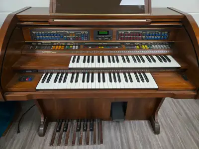 Organ - Lowrey Director Model LC/35, View more