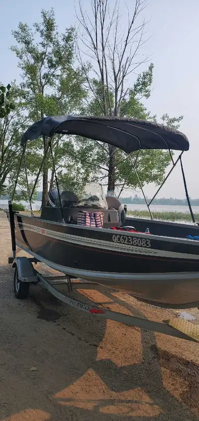 29,500,00 Bateau de pêche Alumacraft 165 classic cs 2017 acheté en 2018 Moteur hors-bord Evinrude E-...