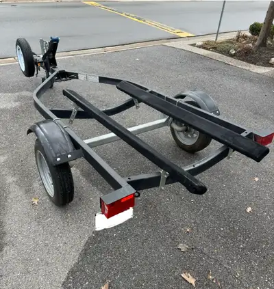 Very good condition, carpeted bunks, bonus mounted spare tire. Message to purchase, cash, bring lice...