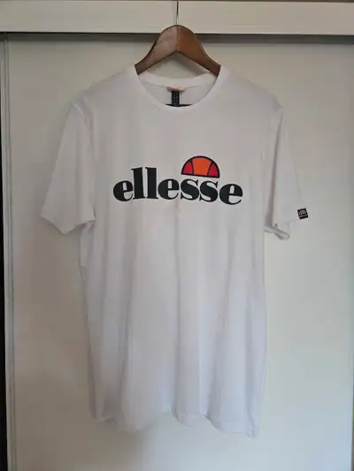 Brand New ellese T-Shirt For Men (L), View more