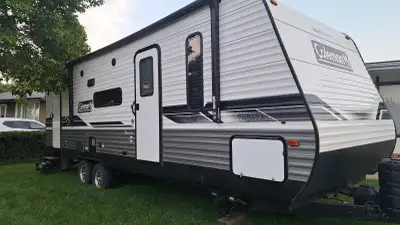 2022 Dutchmen Coleman Lantern 263BH Queen bed, double over double Bunks, reclining sofa bed, large s...