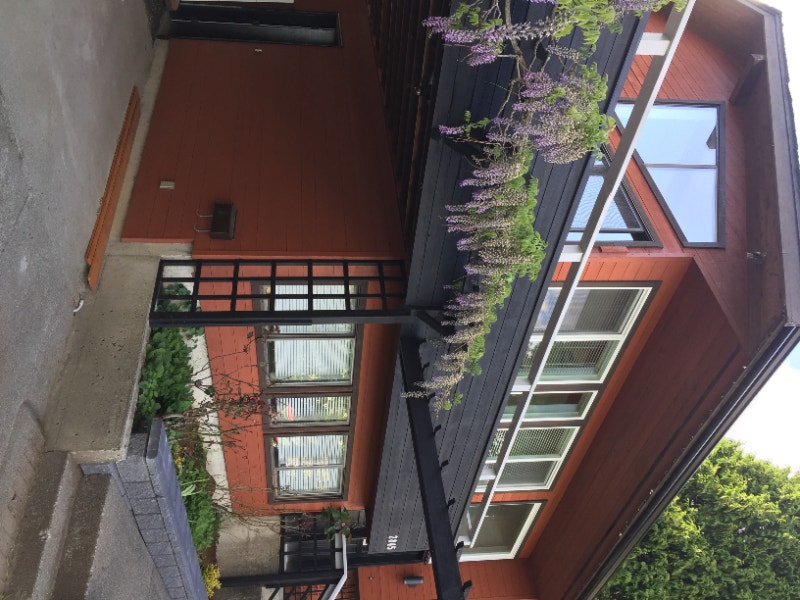 Executive Home 4 minutes walk to the beach! Long Term Rentals