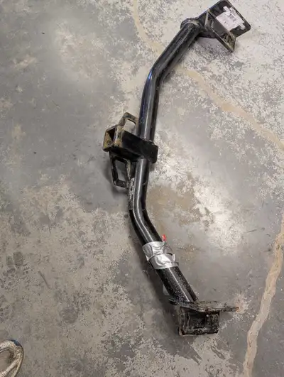 Trailer hitch with complete hardware set Compatible with the following vehicles: Compatible for the...