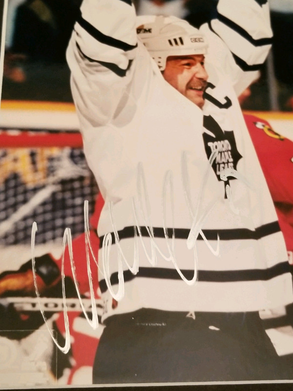 Wendel Clark Autographed Maple Leafs 8x10 Framed in Arts & Collectibles in City of Toronto - Image 2