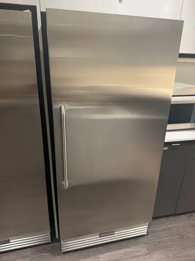 Frigidaire Commercial Refrigerator FCRS181RQBA, View more