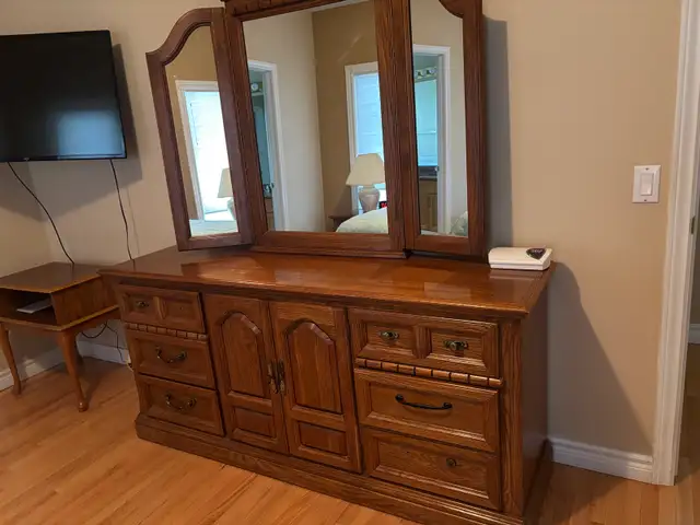Oak Dresser with Mirror in Dressers & Wardrobes in Edmonton - Image 2