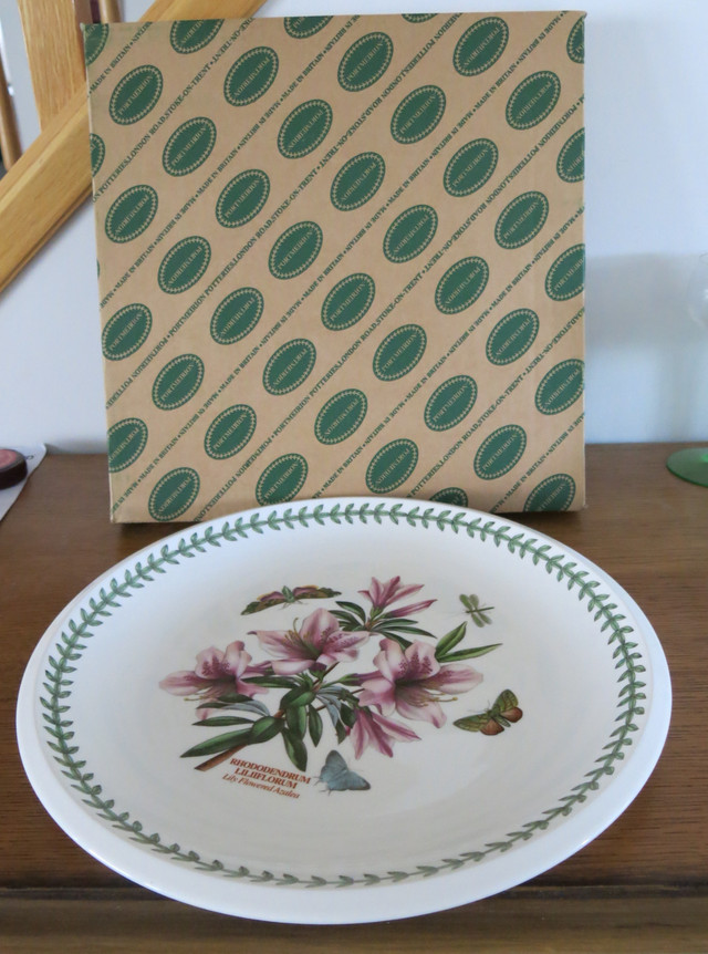 13" round vintage PORTMEIRION PLATTER, BOTANIC GARDEN, NIB in Kitchen & Dining Wares in Calgary - Image 4