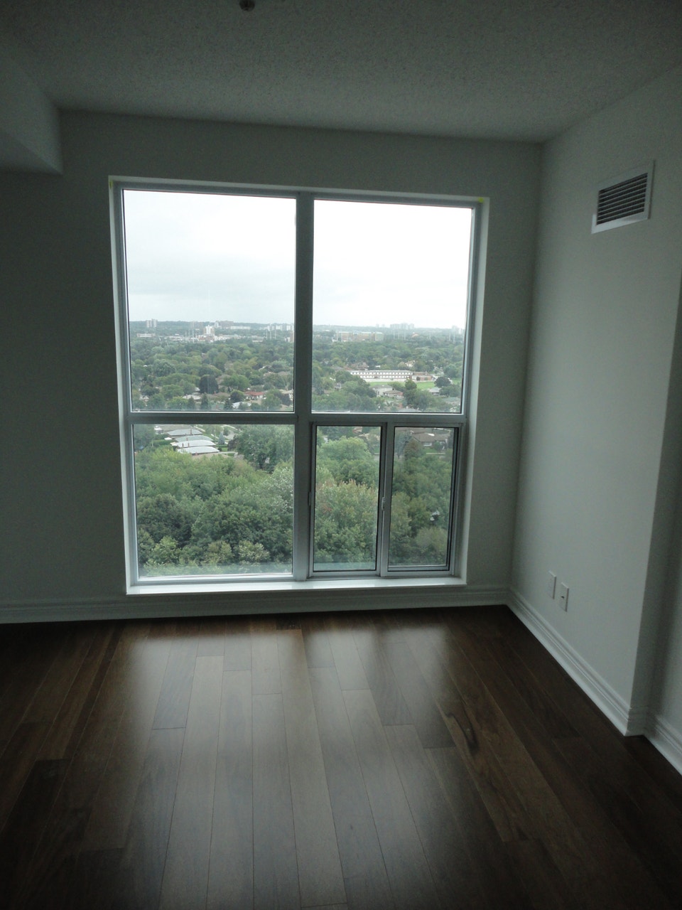 Scarborough Town Centre Condo One Bed Room + Den for rent 3