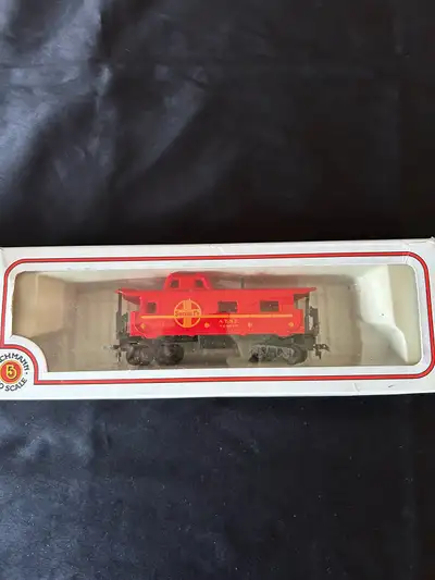 Bachmann Santa Fe Caboose: HO Scale ATSF 940625 red, View more