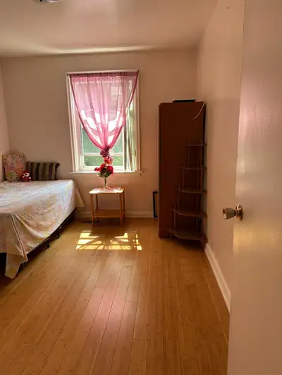 $750 Room for Rent Near Birchmount