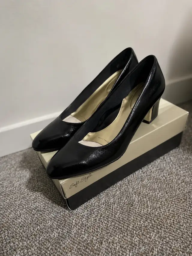 black high heels shoes in Women's - Shoes in Edmonton - Image 2