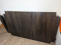 Hardwood dining table in great condition