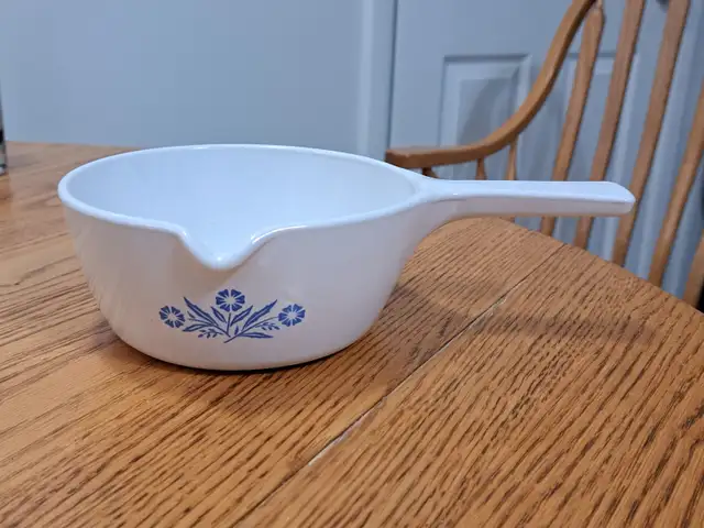 Corning Ware Cornflower P-89-B 650 Ml Saucepan, Great Condition.63826839073155120