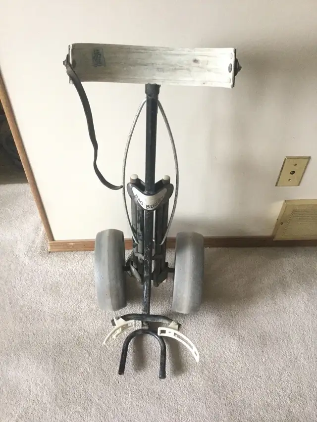 Push golf cart in Golf in Regina - Image 4