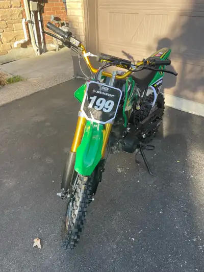 150cc, 4-stroke, 1-cylinder, Oil-Cooled (Honda-Based) Kick start Barely used, 2024 model