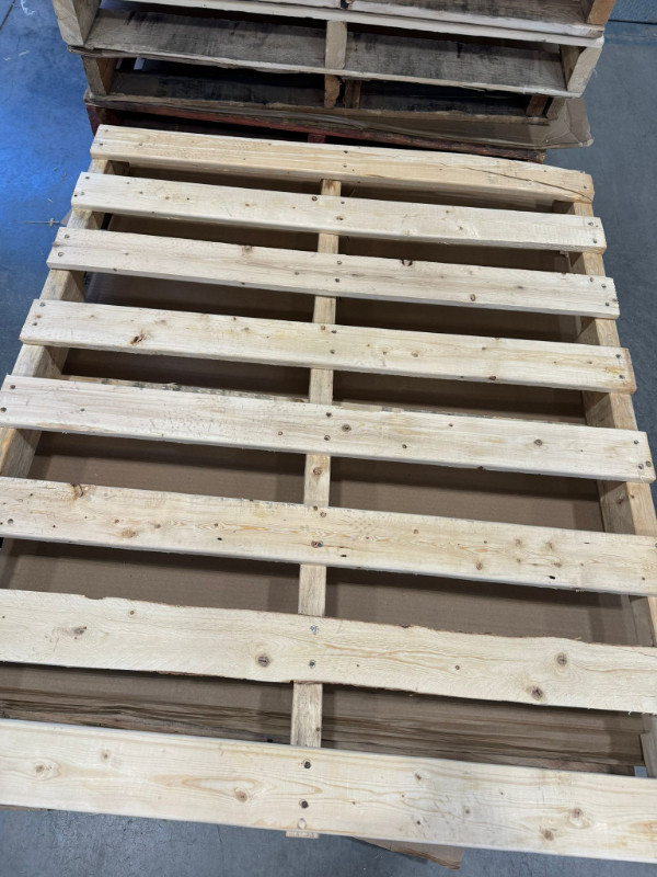 Pallets for sale ! 40 X 48 in Industrial Shelving & Racking in Ottawa - Image 3