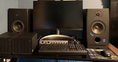 Yorkville YSM1p Bi-Amplified Active Studio Monitors, View more