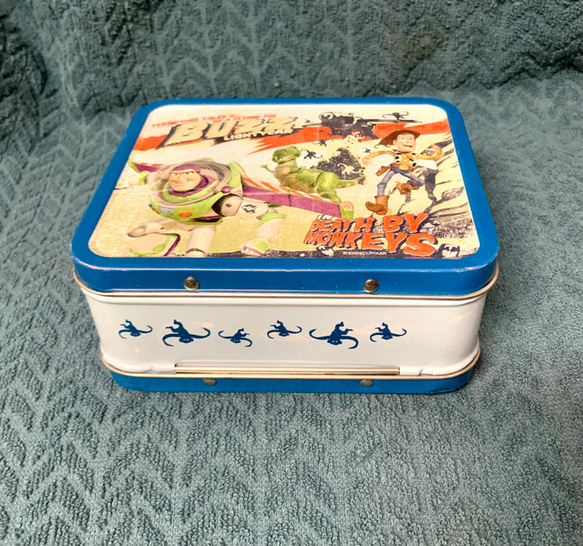 Buzz Lightyear- Small Metal embossed lunch box in Arts & Collectibles in Mississauga / Peel Region - Image 3