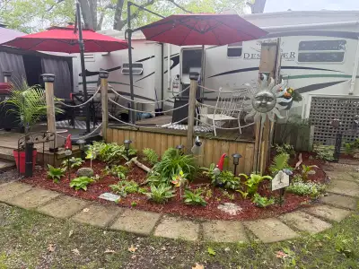 32 ft. 3 SLIDERS PRICE INCLUDES: outdoor furniture, 12x12 shed. Will need a new fan motor for roof t...